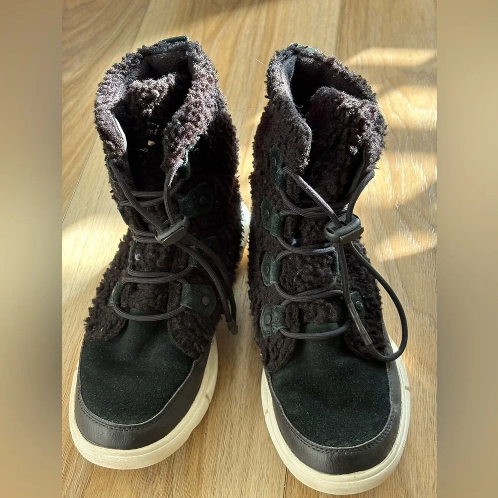 Sorel‎ - Girls Explorer Cozy Cold-Weather Boots - Black & White - Size 5